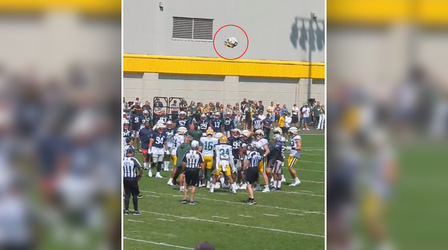 🎥 | Yeet! Helm vliegt door de lucht bij gekibbel tussen spelers van Packers en Patriots