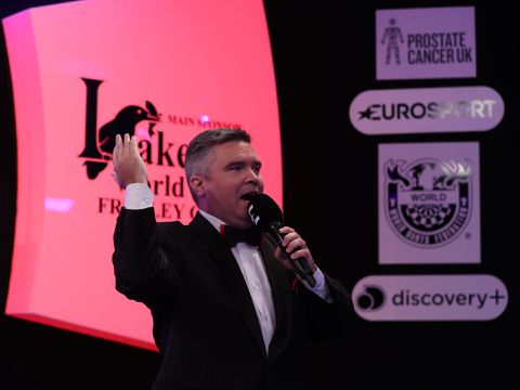 Voorzitter dartbond WDF treedt af na Facebook-kritiek van 'wereldkampioen' Duff