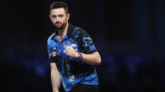 Luke Humphries wint finale European Darts Grand Prix na spannend duel met Rob Cross