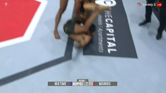 🎥 | SLAM-KO! MMA-vechter Matime ziet sterren na koppen van eigen knie