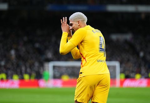 🎥🌪️ | FC Barcelona wervelt in Bernabéu en tikt Real Madrid helemaal dol: 4-0 na 53 minuten!