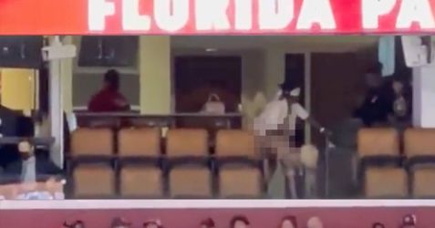 🎥 | Ehh... Staat rapper Kodak Black hier een vrouw te verwennen bij een NHL-wedstrijd?