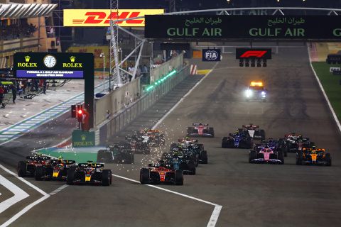 F1 in Bahrein: Verstappen knalt weg bij het soepie in 1e Grand Prix van 2023