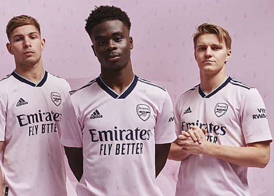 Arsenal speelt niet in het roze tegen PSV, maar in mix van kleding