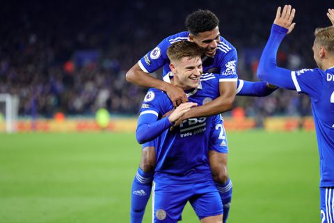 Leicester City wint van Leeds United en bungelt niet meer onderaan de Premier League