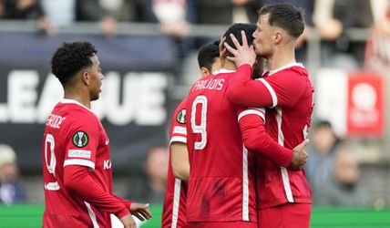 AZ wint na penalty's van Anderlecht! Voor het eerst sinds 2005 naar Europese halve finale