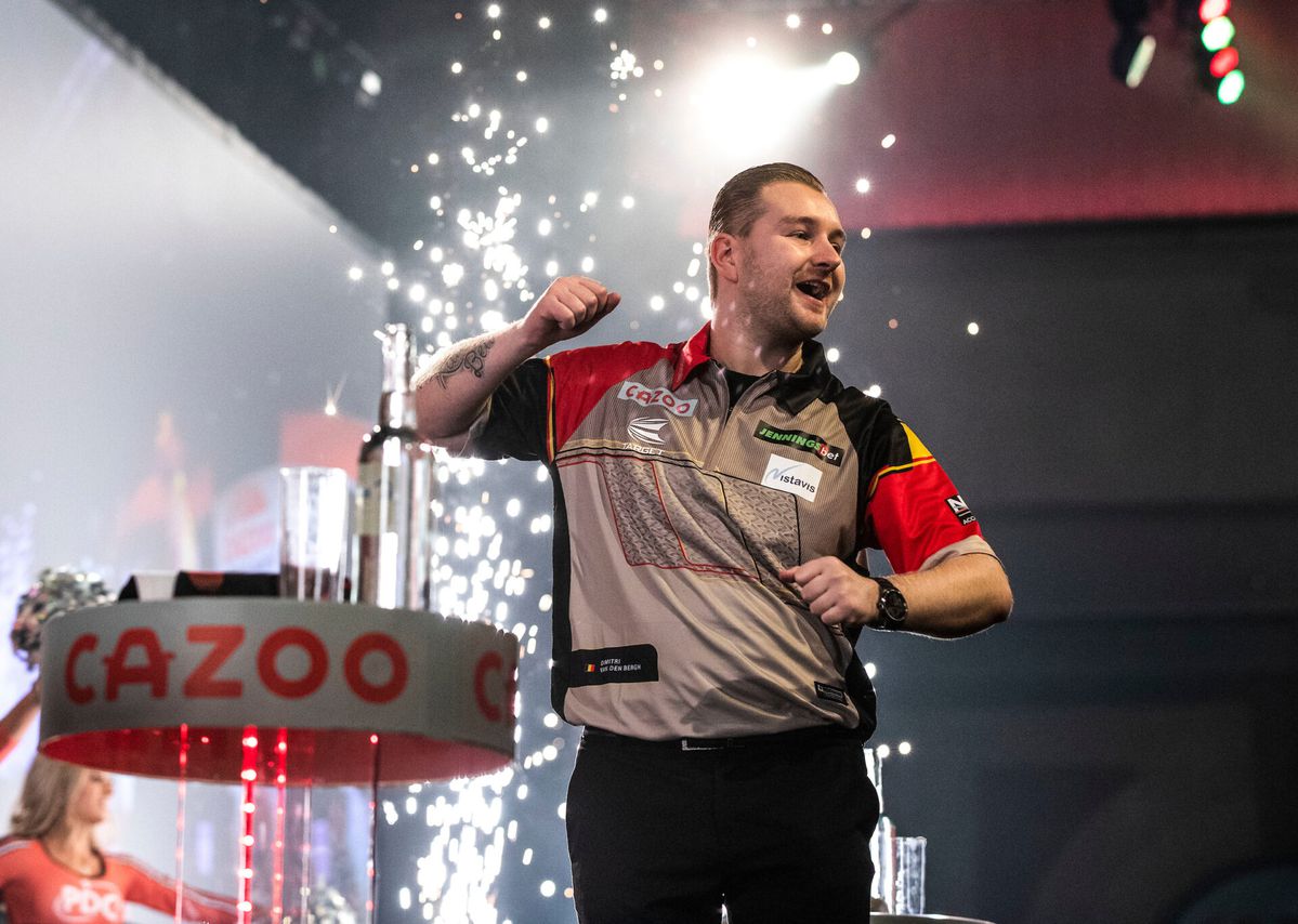 Dimitri van den Bergh schrijft dartsgeschiedenis: 1e Belg ooit in halve finale PDC WK