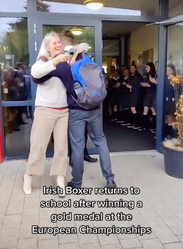 🎥 | Gemist? Ierse bokser (15) krijgt heldenonthaal op school na behalen van EK-goud