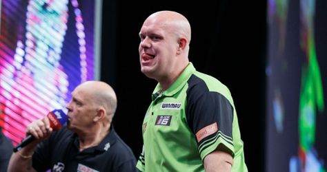 🎥 | Zinderende finale! Check hier hoe Van Gerwen onderuit gaat tegen Clayton