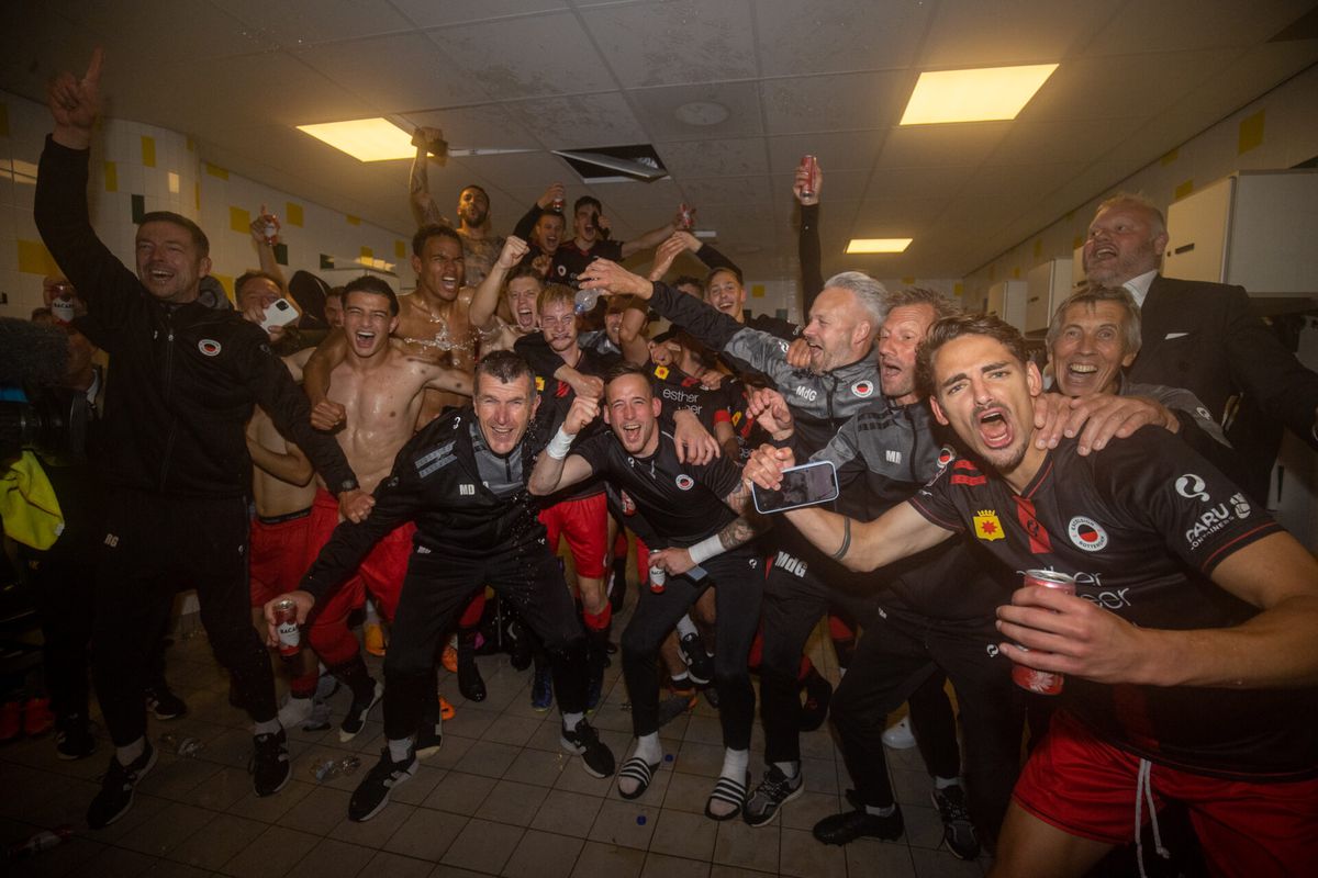 🎥📸​​ | Positieve en vrolijke beelden: zo bereikte en vierde Excelsior de promotie naar de Eredivisie