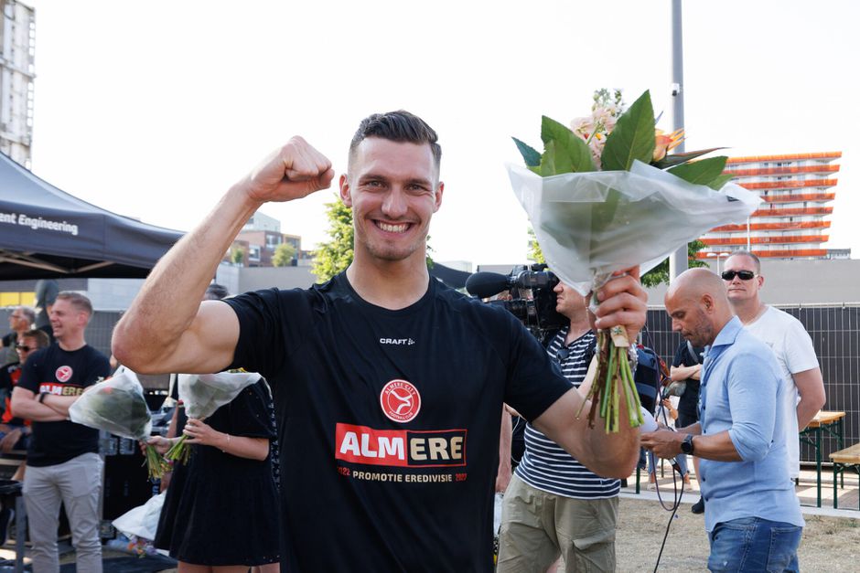 Almere City is een hype: 'Seizoenskaarten uitverkocht, merchandise op, explosie social media'