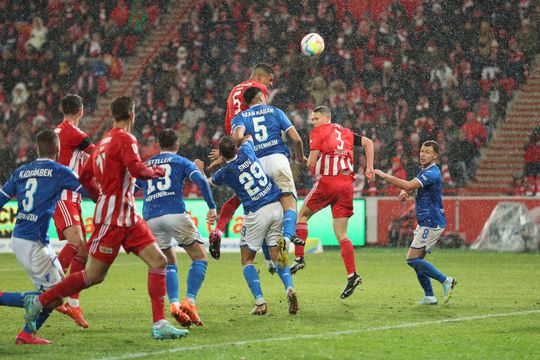 🎥 | Kopkoning Danilho Doekhi! Nederlander helpt Union Berlin met 2 goals aan 3 punten