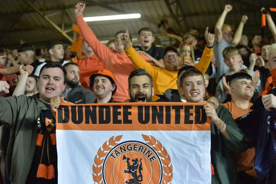 📸 | Zo kan het ook: Dundee United-supporters ruimen eigen rotzooi op in Amsterdam