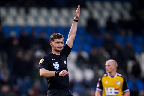 Geen lekkere cijfers voor Joey Kooij: 3 van zijn 4 rode kaarten werden geseponeerd
