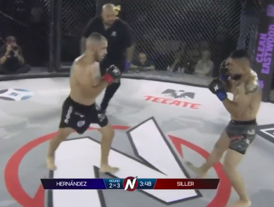 🎥 | MMA-vechter Siller bezorgt opponent oog- én veel hoofdpijn na vlugge combinatie