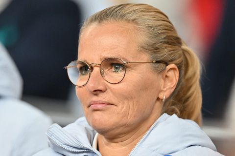 Sarina Wiegman nog steeds ongeslagen met Engelse voetbalvrouwen na winst op wereldkampioen VS