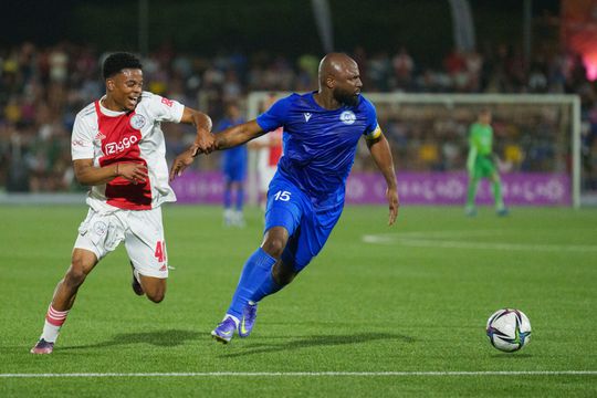 👔 | Check hier de nieuwe kledinglijn van voetballer Jetro Willems
