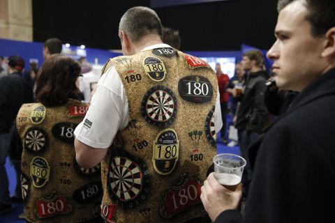 Geen alcoholprobleem bij dit WK: zoveel biertjes worden bij WK darts gezopen