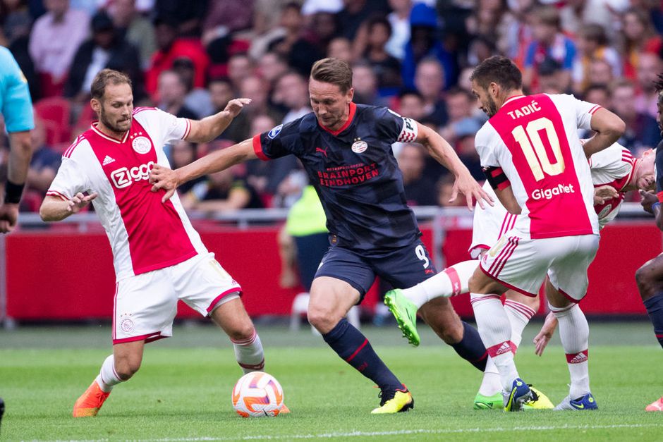 Op deze zender kijk je live naar topper tussen Ajax en PSV (en de andere Eredivisie-duels)