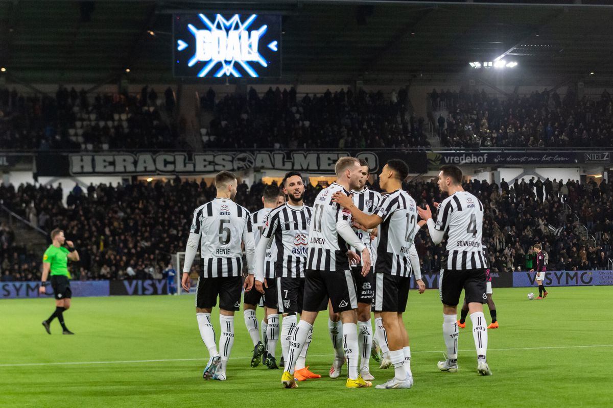 GOAL GOAL GOAL! Heracles wint dik, verkleint gat met PEC en loopt weg van Eindhoven en Almere