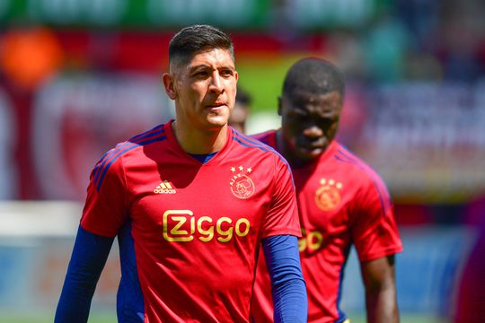 🎥 | Krabbels gezet: trotse Álvarez verruilt Ajax voor West Ham en huilt bij afscheid