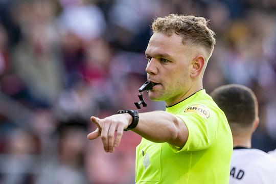 Scheidsrechter Bos geeft fout bij Utrecht - Go Ahead toe: 'Had een penalty moeten geven'