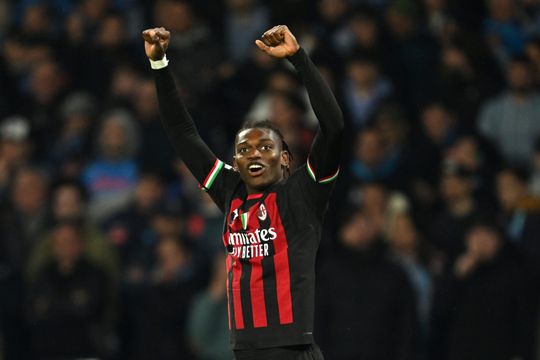 🎥  | WERELDGOAL MILAN! Rafael Leão slalomt vanaf eigen helft door Napoli heen