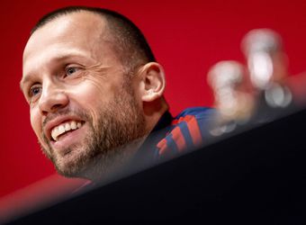 Ajax-trainer Heitinga weet waar de zwakte van Feyenoord zit: 'Gaan jullie zondag zien'