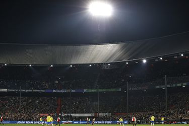 🎥 | Feyenoord-supporters laten zich van goede kant zien: héérlijke sfeer tegen RKC