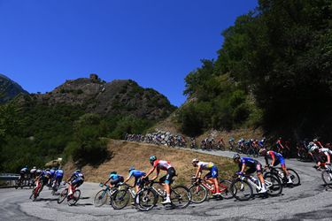 Afdalingen Tour de France worden minder gevaarlijk gemaakt na dood van Gino Mäder