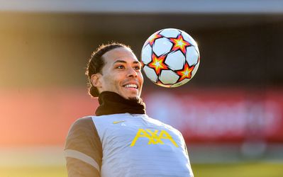 Virgil van Dijk, Stefan de Vrij en Denzel Dumfries in de basis voor return in de CL-8e finales