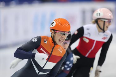 Suzanne Schulting raast naar goud op 500 m bij wereldbeker in Almaty