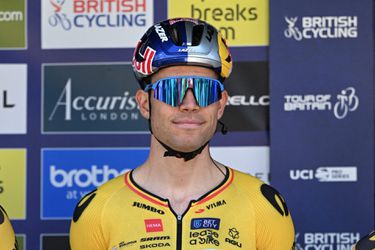 Wout van Aert bekroont superweek Jumbo-Visma met eindzege in Tour of Britain