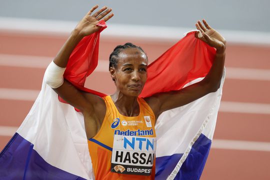 Sifan Hassan neemt sportieve revanche op WK atletiek met bronzen plak op 1.500 meter