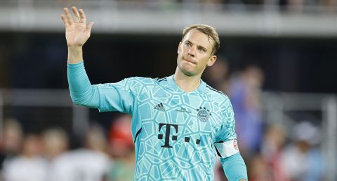 Taxichauffeur vindt portemonnee Manuel Neuer, is vervolgens woedend over beloning