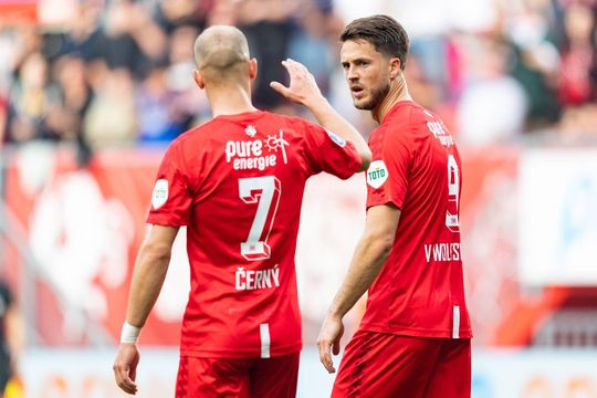 ✍️ | FC Twente slaat grote slag met contractverlenging van 4 basisspelers