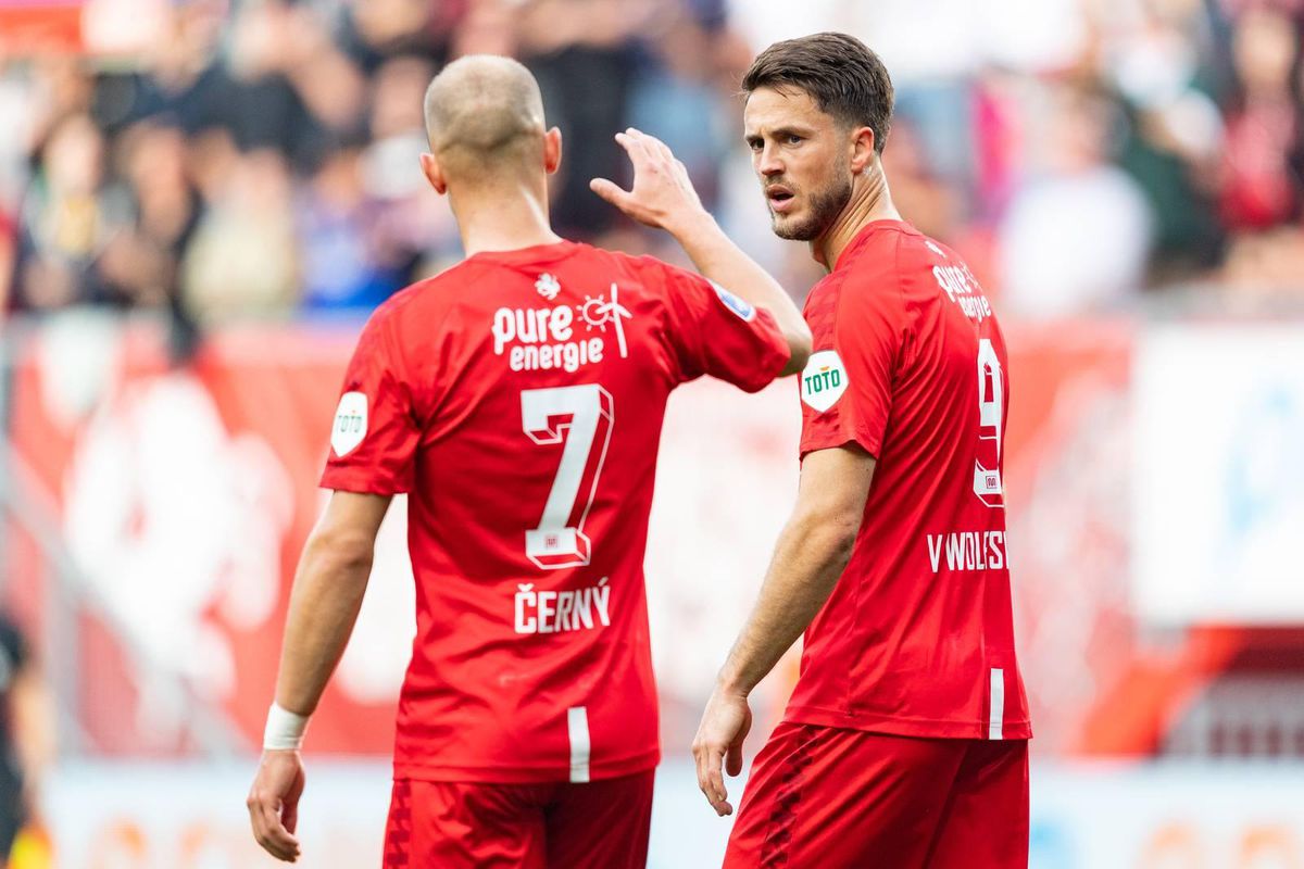 ✍️ | FC Twente slaat grote slag met contractverlenging van 4 basisspelers