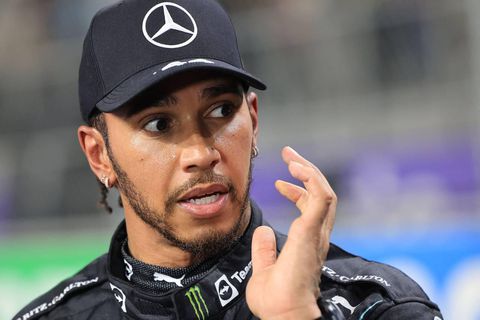 Commotie bij Mercedes! Lewis Hamilton in de problemen: 'Ik wist niets van deze overeenkomst'