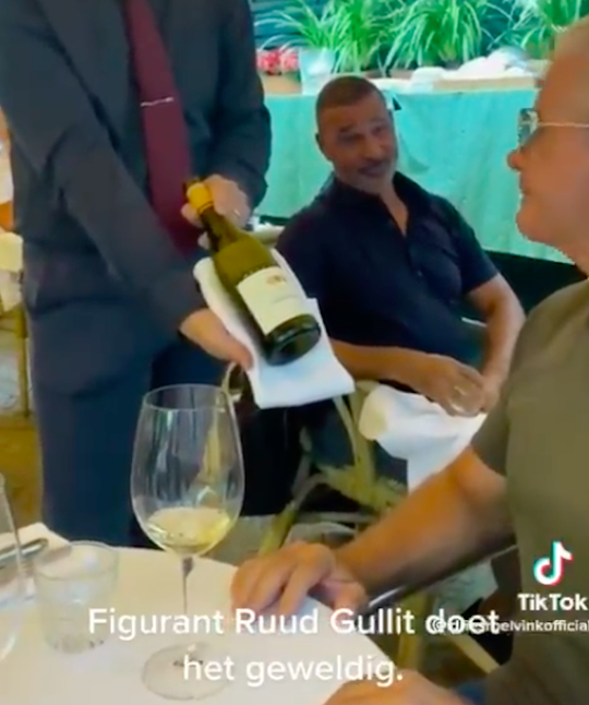 🎥 | Gullit 'figureert' in geestige video van Dries Roelvink: 'Deed het geweldig'