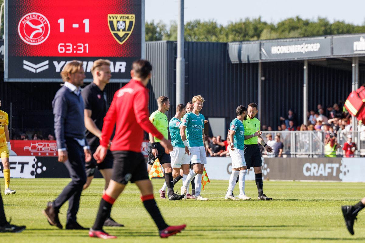 Almere City tegen VVV is retespannend maar helaas ook gestaakt