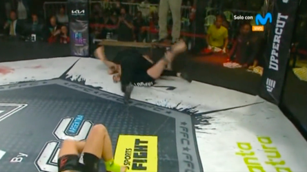 🎥 | Takedown! MMA-scheids gooit winnende vechter weg na spinning backfist-KO