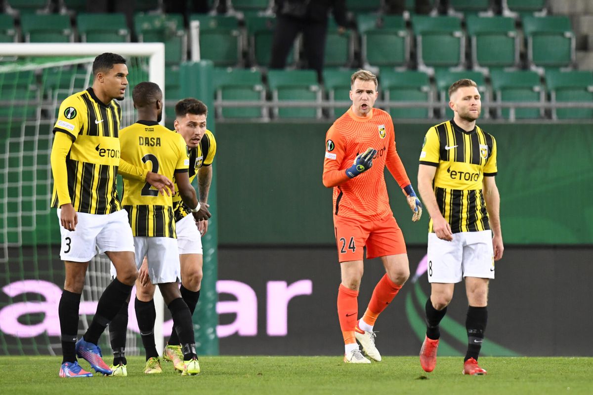 Zwak Vitesse houdt schade beperkt bij Rapid Wien en leeft nog voor plek bij laatste 16
