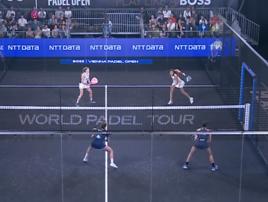 🎥 | GENIAAL! Spaanse padelspeelster goochelt met bal en maakt prachtig punt