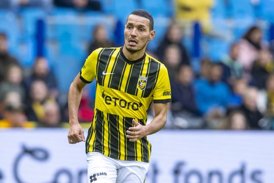 Voormalig Vitesse-spits Oussama Darfalou keert bij FC Emmen terug in de Eredivisie