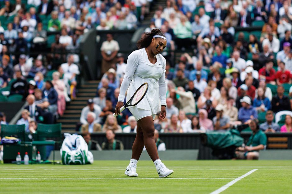 Serena Williams verliest direct bij terugkeer op Wimbledon en laat verdere toekomst open
