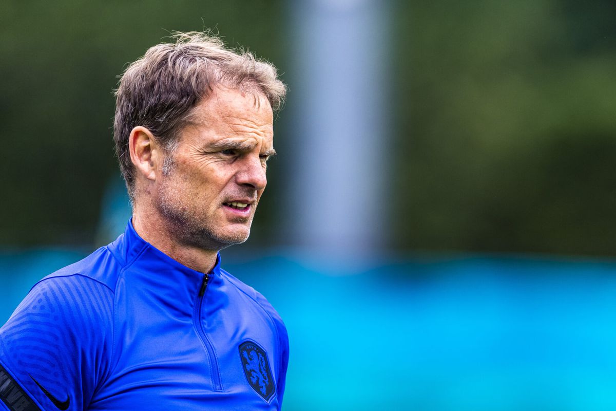 Frank de Boer wordt opa en de vader van de kleine is een voetbalscheids