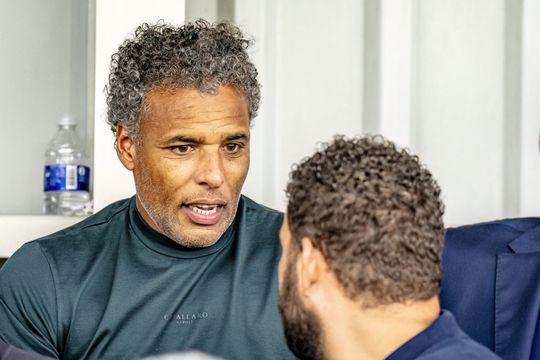 Deze advocaat denkt dat Pierre van Hooijdonk in de shit zit: 'Een domme actie'