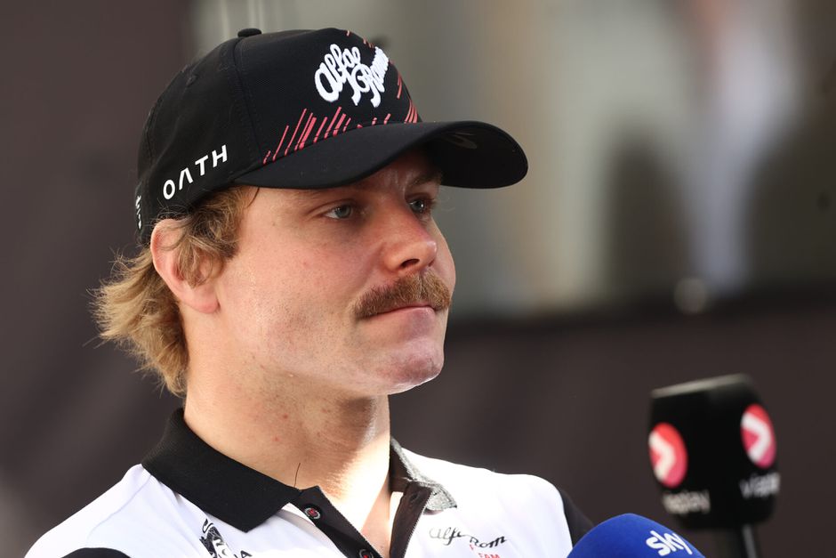 Valtteri Bottas uit kritiek op nieuwe FIA-regel: 'Begrijp niet waarom ze ons willen beheersen'