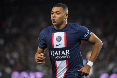 Geschokte Kylian Mbappé ontkent vertrek bij PSG: 'complete onzin'