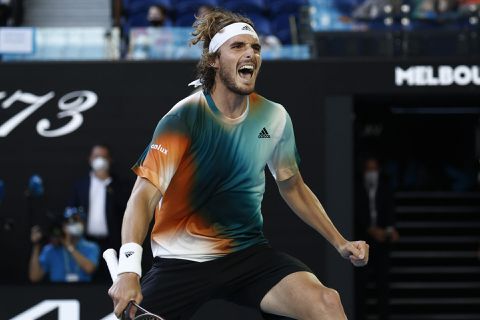 🎥 | Stefanos Tsitsipas vergeet niet te winnen maar vergeet wel dat hij heeft gewonnen